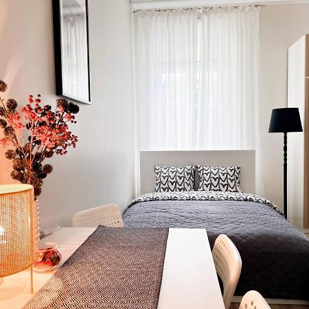 Bright Spacious Apartment In Riga With Free Parking Exterior foto