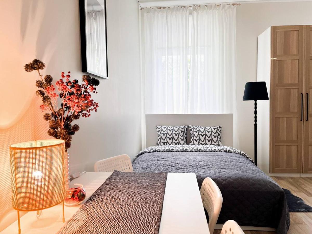 Bright Spacious Apartment In Riga With Free Parking Exterior foto