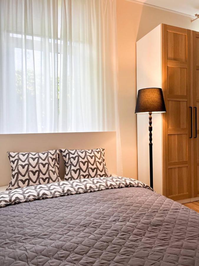 Bright Spacious Apartment In Riga With Free Parking Exterior foto